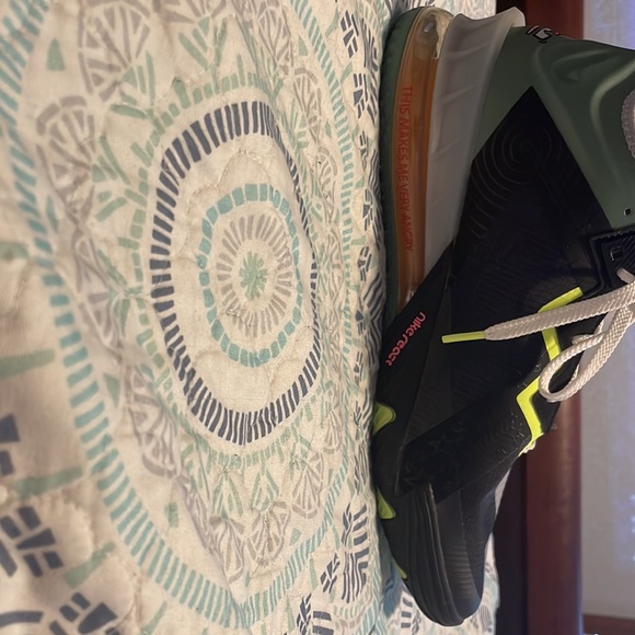 Never worn brand new - Picture 3 of 5